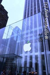 [P08] New York - Apple Store :)  » foto by makuy*
 - 
<span class="allrVoted glyphicon glyphicon-heart hidden" id="av739084"></span>
<a class="m-l-10 hidden" id="sv739084" onclick="voting_Foto_DelVot(,739084,3385)" role="button">șterge vot <span class="glyphicon glyphicon-remove"></span></a>
<a id="v9739084" class=" c-red"  onclick="voting_Foto_SetVot(739084)" role="button"><span class="glyphicon glyphicon-heart-empty"></span> <b>LIKE</b> = Votează poza</a> <img class="hidden"  id="f739084W9" src="/imagini/loader.gif" border="0" /><span class="AjErrMes hidden" id="e739084ErM"></span>