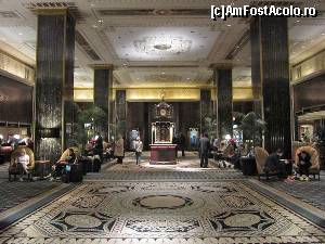 P08 [AUG-2001] Hotel Waldorf Astoria, hol si receptie - Manhattan N. Y. City