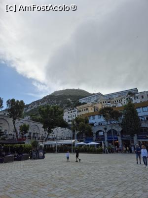 [P05] Gibraltar - Main Square » foto by ANILU
 - 
<span class="allrVoted glyphicon glyphicon-heart hidden" id="av1487130"></span>
<a class="m-l-10 hidden" id="sv1487130" onclick="voting_Foto_DelVot(,1487130,3397)" role="button">șterge vot <span class="glyphicon glyphicon-remove"></span></a>
<a id="v91487130" class=" c-red"  onclick="voting_Foto_SetVot(1487130)" role="button"><span class="glyphicon glyphicon-heart-empty"></span> <b>LIKE</b> = Votează poza</a> <img class="hidden"  id="f1487130W9" src="/imagini/loader.gif" border="0" /><span class="AjErrMes hidden" id="e1487130ErM"></span>