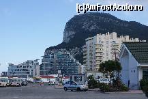 [P08] Stânca Gibraltarului văzută din Waterport Coach Terminal » foto by Costi
 - 
<span class="allrVoted glyphicon glyphicon-heart hidden" id="av198069"></span>
<a class="m-l-10 hidden" id="sv198069" onclick="voting_Foto_DelVot(,198069,3397)" role="button">șterge vot <span class="glyphicon glyphicon-remove"></span></a>
<a id="v9198069" class=" c-red"  onclick="voting_Foto_SetVot(198069)" role="button"><span class="glyphicon glyphicon-heart-empty"></span> <b>LIKE</b> = Votează poza</a> <img class="hidden"  id="f198069W9" src="/imagini/loader.gif" border="0" /><span class="AjErrMes hidden" id="e198069ErM"></span>