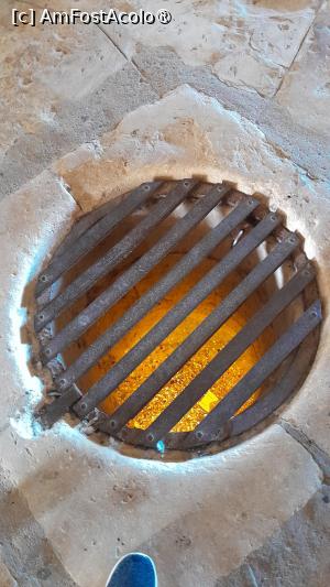 [P30] fortareata Aigues-Mortes, turnul Constance, vedere spre camera de la subsol » foto by Yolanda
 - 
<span class="allrVoted glyphicon glyphicon-heart hidden" id="av1503381"></span>
<a class="m-l-10 hidden" id="sv1503381" onclick="voting_Foto_DelVot(,1503381,3404)" role="button">șterge vot <span class="glyphicon glyphicon-remove"></span></a>
<a id="v91503381" class=" c-red"  onclick="voting_Foto_SetVot(1503381)" role="button"><span class="glyphicon glyphicon-heart-empty"></span> <b>LIKE</b> = Votează poza</a> <img class="hidden"  id="f1503381W9" src="/imagini/loader.gif" border="0" /><span class="AjErrMes hidden" id="e1503381ErM"></span>