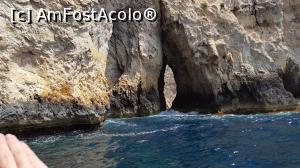 [P18] O fereastra in stanca, la Blue Grotto » foto by adrianaglogo
 - 
<span class="allrVoted glyphicon glyphicon-heart hidden" id="av982193"></span>
<a class="m-l-10 hidden" id="sv982193" onclick="voting_Foto_DelVot(,982193,3405)" role="button">șterge vot <span class="glyphicon glyphicon-remove"></span></a>
<a id="v9982193" class=" c-red"  onclick="voting_Foto_SetVot(982193)" role="button"><span class="glyphicon glyphicon-heart-empty"></span> <b>LIKE</b> = Votează poza</a> <img class="hidden"  id="f982193W9" src="/imagini/loader.gif" border="0" /><span class="AjErrMes hidden" id="e982193ErM"></span>