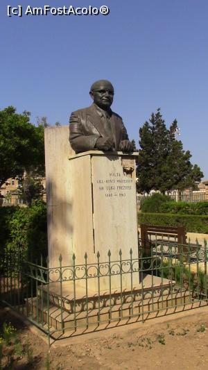 [P25] La Valletta - Floriana. Statuia lai Sir Luigi Preziosi din Lill-Konti Professur (Gradinile Maglio). » foto by ovidiuyepi
 - 
<span class="allrVoted glyphicon glyphicon-heart hidden" id="av1221171"></span>
<a class="m-l-10 hidden" id="sv1221171" onclick="voting_Foto_DelVot(,1221171,3405)" role="button">șterge vot <span class="glyphicon glyphicon-remove"></span></a>
<a id="v91221171" class=" c-red"  onclick="voting_Foto_SetVot(1221171)" role="button"><span class="glyphicon glyphicon-heart-empty"></span> <b>LIKE</b> = Votează poza</a> <img class="hidden"  id="f1221171W9" src="/imagini/loader.gif" border="0" /><span class="AjErrMes hidden" id="e1221171ErM"></span>