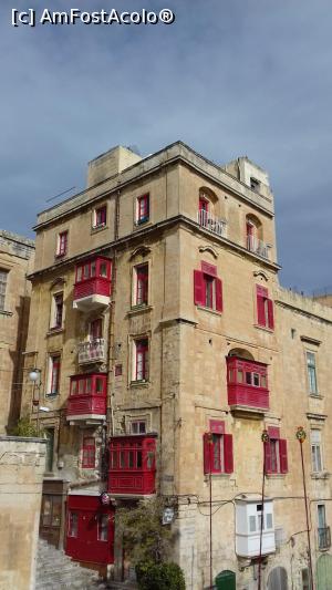 P17 [FEB-2018] Valletta: clădire cu balcoane roşii