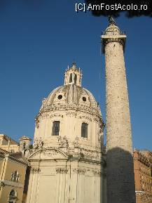 P06 [NOV-2009] Columna lui Traian, inconjurata de un sant de protectie, greu de strabatut.Este unul dintre cele mai bine conservate monumente imperiale