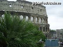 [P26] Roma - Colosseum, Arcul lui Constantin şi afluxul de turişti.  » foto by iulianic
 - 
<span class="allrVoted glyphicon glyphicon-heart hidden" id="av405667"></span>
<a class="m-l-10 hidden" id="sv405667" onclick="voting_Foto_DelVot(,405667,3406)" role="button">șterge vot <span class="glyphicon glyphicon-remove"></span></a>
<a id="v9405667" class=" c-red"  onclick="voting_Foto_SetVot(405667)" role="button"><span class="glyphicon glyphicon-heart-empty"></span> <b>LIKE</b> = Votează poza</a> <img class="hidden"  id="f405667W9" src="/imagini/loader.gif" border="0" /><span class="AjErrMes hidden" id="e405667ErM"></span>