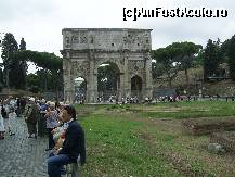 [P28] Roma - Arcul lui Constantin şi afluxul de turişti.  » foto by iulianic
 - 
<span class="allrVoted glyphicon glyphicon-heart hidden" id="av405669"></span>
<a class="m-l-10 hidden" id="sv405669" onclick="voting_Foto_DelVot(,405669,3406)" role="button">șterge vot <span class="glyphicon glyphicon-remove"></span></a>
<a id="v9405669" class=" c-red"  onclick="voting_Foto_SetVot(405669)" role="button"><span class="glyphicon glyphicon-heart-empty"></span> <b>LIKE</b> = Votează poza</a> <img class="hidden"  id="f405669W9" src="/imagini/loader.gif" border="0" /><span class="AjErrMes hidden" id="e405669ErM"></span>