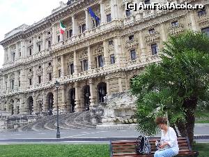 [P01] Palatul de Justitie vazut dinspre Piazza Cavour » foto by GeorDana*
 - 
<span class="allrVoted glyphicon glyphicon-heart hidden" id="av526761"></span>
<a class="m-l-10 hidden" id="sv526761" onclick="voting_Foto_DelVot(,526761,3406)" role="button">șterge vot <span class="glyphicon glyphicon-remove"></span></a>
<a id="v9526761" class=" c-red"  onclick="voting_Foto_SetVot(526761)" role="button"><span class="glyphicon glyphicon-heart-empty"></span> <b>LIKE</b> = Votează poza</a> <img class="hidden"  id="f526761W9" src="/imagini/loader.gif" border="0" /><span class="AjErrMes hidden" id="e526761ErM"></span>