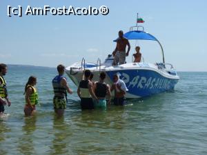 [P05] Ne pregatim de parasailing (unii cu distratul altii cu pozatul)  » foto by mishu
 - 
<span class="allrVoted glyphicon glyphicon-heart hidden" id="av760309"></span>
<a class="m-l-10 hidden" id="sv760309" onclick="voting_Foto_DelVot(,760309,3407)" role="button">șterge vot <span class="glyphicon glyphicon-remove"></span></a>
<a id="v9760309" class=" c-red"  onclick="voting_Foto_SetVot(760309)" role="button"><span class="glyphicon glyphicon-heart-empty"></span> <b>LIKE</b> = Votează poza</a> <img class="hidden"  id="f760309W9" src="/imagini/loader.gif" border="0" /><span class="AjErrMes hidden" id="e760309ErM"></span>