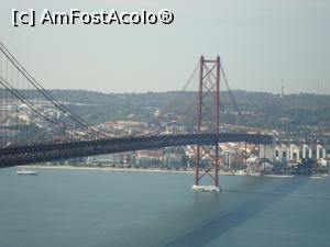 P21 [SEP-2016] Vedere panoramica asupra Lisabonei din masina, pe unul din podurile simbol