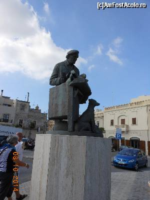 [P02] Rabat - În piaţa centrală, monumentul Anton Agius - sculptor naţional maltez născut în Rabat.  » foto by iulianic
 - 
<span class="allrVoted glyphicon glyphicon-heart hidden" id="av567609"></span>
<a class="m-l-10 hidden" id="sv567609" onclick="voting_Foto_DelVot(,567609,3421)" role="button">șterge vot <span class="glyphicon glyphicon-remove"></span></a>
<a id="v9567609" class=" c-red"  onclick="voting_Foto_SetVot(567609)" role="button"><span class="glyphicon glyphicon-heart-empty"></span> <b>LIKE</b> = Votează poza</a> <img class="hidden"  id="f567609W9" src="/imagini/loader.gif" border="0" /><span class="AjErrMes hidden" id="e567609ErM"></span>