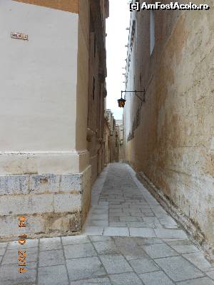 [P11] Mdina - Străduţă cu felinar, una dintre multele de acest gen în Mdina.  » foto by iulianic
 - 
<span class="allrVoted glyphicon glyphicon-heart hidden" id="av578776"></span>
<a class="m-l-10 hidden" id="sv578776" onclick="voting_Foto_DelVot(,578776,3421)" role="button">șterge vot <span class="glyphicon glyphicon-remove"></span></a>
<a id="v9578776" class=" c-red"  onclick="voting_Foto_SetVot(578776)" role="button"><span class="glyphicon glyphicon-heart-empty"></span> <b>LIKE</b> = Votează poza</a> <img class="hidden"  id="f578776W9" src="/imagini/loader.gif" border="0" /><span class="AjErrMes hidden" id="e578776ErM"></span>