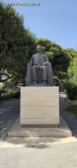 [P03] 03. Statuia primului prim ministru al Maltei, cel care dă numele parcului din vecinătate. » foto by msnd
 - 
<span class="allrVoted glyphicon glyphicon-heart hidden" id="av1520728"></span>
<a class="m-l-10 hidden" id="sv1520728" onclick="voting_Foto_DelVot(,1520728,3421)" role="button">șterge vot <span class="glyphicon glyphicon-remove"></span></a>
<a id="v91520728" class=" c-red"  onclick="voting_Foto_SetVot(1520728)" role="button"><span class="glyphicon glyphicon-heart-empty"></span> <b>LIKE</b> = Votează poza</a> <img class="hidden"  id="f1520728W9" src="/imagini/loader.gif" border="0" /><span class="AjErrMes hidden" id="e1520728ErM"></span>