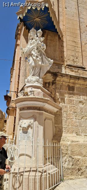 [P42] 42. Frumoasa statuie a Maicii Domnului, din colțul bisericii. » foto by msnd
 - 
<span class="allrVoted glyphicon glyphicon-heart hidden" id="av1520767"></span>
<a class="m-l-10 hidden" id="sv1520767" onclick="voting_Foto_DelVot(,1520767,3421)" role="button">șterge vot <span class="glyphicon glyphicon-remove"></span></a>
<a id="v91520767" class=" c-red"  onclick="voting_Foto_SetVot(1520767)" role="button"><span class="glyphicon glyphicon-heart-empty"></span> <b>LIKE</b> = Votează poza</a> <img class="hidden"  id="f1520767W9" src="/imagini/loader.gif" border="0" /><span class="AjErrMes hidden" id="e1520767ErM"></span>