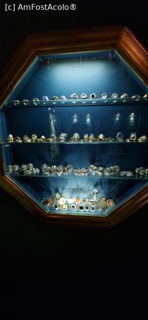 [P57] 57. O mică parte din „Camera colecțiilor”. » foto by msnd
 - 
<span class="allrVoted glyphicon glyphicon-heart hidden" id="av1520782"></span>
<a class="m-l-10 hidden" id="sv1520782" onclick="voting_Foto_DelVot(,1520782,3421)" role="button">șterge vot <span class="glyphicon glyphicon-remove"></span></a>
<a id="v91520782" class=" c-red"  onclick="voting_Foto_SetVot(1520782)" role="button"><span class="glyphicon glyphicon-heart-empty"></span> <b>LIKE</b> = Votează poza</a> <img class="hidden"  id="f1520782W9" src="/imagini/loader.gif" border="0" /><span class="AjErrMes hidden" id="e1520782ErM"></span>