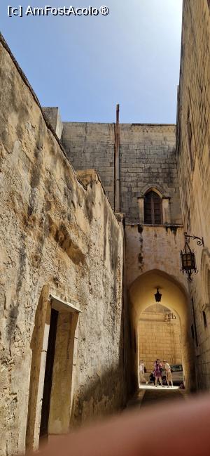[P68] 68. În drum spre catedrală și o zonă care își arată vârsta. În plus, un perete pare să fi trecut printr-un război. » foto by msnd
 - 
<span class="allrVoted glyphicon glyphicon-heart hidden" id="av1520793"></span>
<a class="m-l-10 hidden" id="sv1520793" onclick="voting_Foto_DelVot(,1520793,3421)" role="button">șterge vot <span class="glyphicon glyphicon-remove"></span></a>
<a id="v91520793" class=" c-red"  onclick="voting_Foto_SetVot(1520793)" role="button"><span class="glyphicon glyphicon-heart-empty"></span> <b>LIKE</b> = Votează poza</a> <img class="hidden"  id="f1520793W9" src="/imagini/loader.gif" border="0" /><span class="AjErrMes hidden" id="e1520793ErM"></span>