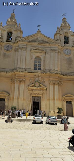 [P69] 69 Fațada principală a Catedralei Sfântului Pavel. » foto by msnd
 - 
<span class="allrVoted glyphicon glyphicon-heart hidden" id="av1520794"></span>
<a class="m-l-10 hidden" id="sv1520794" onclick="voting_Foto_DelVot(,1520794,3421)" role="button">șterge vot <span class="glyphicon glyphicon-remove"></span></a>
<a id="v91520794" class=" c-red"  onclick="voting_Foto_SetVot(1520794)" role="button"><span class="glyphicon glyphicon-heart-empty"></span> <b>LIKE</b> = Votează poza</a> <img class="hidden"  id="f1520794W9" src="/imagini/loader.gif" border="0" /><span class="AjErrMes hidden" id="e1520794ErM"></span>