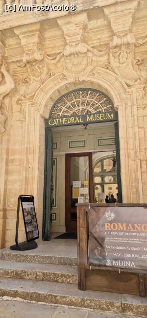 [P70] 70. Intrarea în Muzeul Catedralei. » foto by msnd
 - 
<span class="allrVoted glyphicon glyphicon-heart hidden" id="av1520795"></span>
<a class="m-l-10 hidden" id="sv1520795" onclick="voting_Foto_DelVot(,1520795,3421)" role="button">șterge vot <span class="glyphicon glyphicon-remove"></span></a>
<a id="v91520795" class=" c-red"  onclick="voting_Foto_SetVot(1520795)" role="button"><span class="glyphicon glyphicon-heart-empty"></span> <b>LIKE</b> = Votează poza</a> <img class="hidden"  id="f1520795W9" src="/imagini/loader.gif" border="0" /><span class="AjErrMes hidden" id="e1520795ErM"></span>