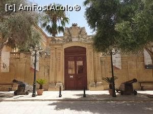 [P10] Palatul Vilhena, situat in Piata Sf. Publius, imediat cum intri in oras. Proiectat în stil baroc, initial a servit ca locuinta Marilor Maestri ai Ordinului Ioanitilor, cu ocazia vizitelor pe care ei le faceau in Mdina. A devenit in secolele al XIX-lea si XX, spital, iar din 1973 gazduieste Muzeul de Istorie Naturala din Malta. » foto by geani anto
 - 
<span class="allrVoted glyphicon glyphicon-heart hidden" id="av1256501"></span>
<a class="m-l-10 hidden" id="sv1256501" onclick="voting_Foto_DelVot(,1256501,3421)" role="button">șterge vot <span class="glyphicon glyphicon-remove"></span></a>
<a id="v91256501" class=" c-red"  onclick="voting_Foto_SetVot(1256501)" role="button"><span class="glyphicon glyphicon-heart-empty"></span> <b>LIKE</b> = Votează poza</a> <img class="hidden"  id="f1256501W9" src="/imagini/loader.gif" border="0" /><span class="AjErrMes hidden" id="e1256501ErM"></span>