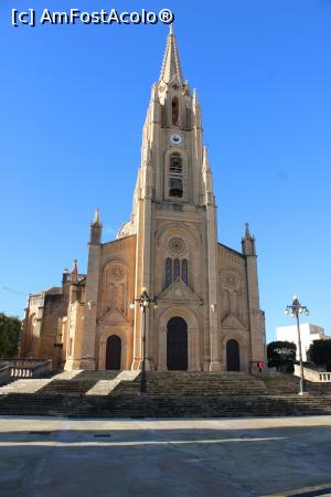 P09 [DEC-2021] Malta, Insula Gozo, Ghajnsielem, Biserica parohială Ghajnsielem este imensă, așezată într-o frumoasă piață, Piața Maicii Domnului din Loreto