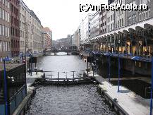 [P18] Canal din centrul Hamburgului! » foto by vini
 - 
<span class="allrVoted glyphicon glyphicon-heart hidden" id="av19892"></span>
<a class="m-l-10 hidden" id="sv19892" onclick="voting_Foto_DelVot(,19892,3449)" role="button">șterge vot <span class="glyphicon glyphicon-remove"></span></a>
<a id="v919892" class=" c-red"  onclick="voting_Foto_SetVot(19892)" role="button"><span class="glyphicon glyphicon-heart-empty"></span> <b>LIKE</b> = Votează poza</a> <img class="hidden"  id="f19892W9" src="/imagini/loader.gif" border="0" /><span class="AjErrMes hidden" id="e19892ErM"></span>