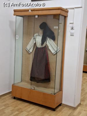 [P22] Muzeul de Artă Populară Constanța, Etaj, Sala a patra, Costum de femeie din Dobrogea » foto by mprofeanu
 - 
<span class="allrVoted glyphicon glyphicon-heart hidden" id="av1522675"></span>
<a class="m-l-10 hidden" id="sv1522675" onclick="voting_Foto_DelVot(,1522675,3496)" role="button">șterge vot <span class="glyphicon glyphicon-remove"></span></a>
<a id="v91522675" class=" c-red"  onclick="voting_Foto_SetVot(1522675)" role="button"><span class="glyphicon glyphicon-heart-empty"></span> <b>LIKE</b> = Votează poza</a> <img class="hidden"  id="f1522675W9" src="/imagini/loader.gif" border="0" /><span class="AjErrMes hidden" id="e1522675ErM"></span>