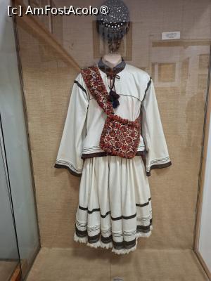 [P26] Muzeul de Artă Populară Constanța, Etaj, Sala a cincea, Costum de bărbat din Oaș » foto by mprofeanu
 - 
<span class="allrVoted glyphicon glyphicon-heart hidden" id="av1522679"></span>
<a class="m-l-10 hidden" id="sv1522679" onclick="voting_Foto_DelVot(,1522679,3496)" role="button">șterge vot <span class="glyphicon glyphicon-remove"></span></a>
<a id="v91522679" class=" c-red"  onclick="voting_Foto_SetVot(1522679)" role="button"><span class="glyphicon glyphicon-heart-empty"></span> <b>LIKE</b> = Votează poza</a> <img class="hidden"  id="f1522679W9" src="/imagini/loader.gif" border="0" /><span class="AjErrMes hidden" id="e1522679ErM"></span>