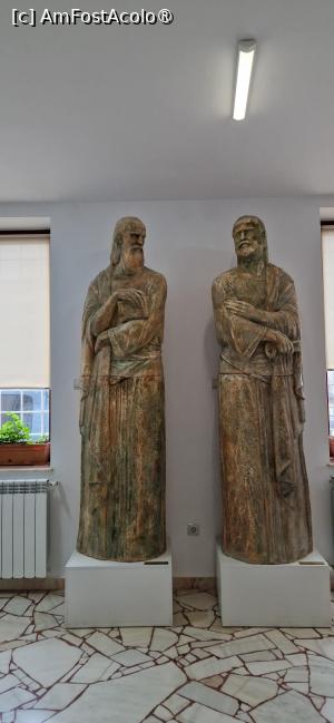 [P05] 5. Sf. Petru și Sf. Pavel; sculpturi în ghips patinat. » foto by doinafil
 - 
<span class="allrVoted glyphicon glyphicon-heart hidden" id="av1522123"></span>
<a class="m-l-10 hidden" id="sv1522123" onclick="voting_Foto_DelVot(,1522123,3496)" role="button">șterge vot <span class="glyphicon glyphicon-remove"></span></a>
<a id="v91522123" class=" c-red"  onclick="voting_Foto_SetVot(1522123)" role="button"><span class="glyphicon glyphicon-heart-empty"></span> <b>LIKE</b> = Votează poza</a> <img class="hidden"  id="f1522123W9" src="/imagini/loader.gif" border="0" /><span class="AjErrMes hidden" id="e1522123ErM"></span>