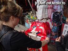 [P42] In magazinul Yida » foto by Marian Preda
 - 
<span class="allrVoted glyphicon glyphicon-heart hidden" id="av351056"></span>
<a class="m-l-10 hidden" id="sv351056" onclick="voting_Foto_DelVot(,351056,3501)" role="button">șterge vot <span class="glyphicon glyphicon-remove"></span></a>
<a id="v9351056" class=" c-red"  onclick="voting_Foto_SetVot(351056)" role="button"><span class="glyphicon glyphicon-heart-empty"></span> <b>LIKE</b> = Votează poza</a> <img class="hidden"  id="f351056W9" src="/imagini/loader.gif" border="0" /><span class="AjErrMes hidden" id="e351056ErM"></span>