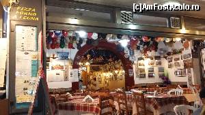 [P14] Taverna Angelo si colectia de sepci donate de turisti » foto by raducondurache
 - 
<span class="allrVoted glyphicon glyphicon-heart hidden" id="av654794"></span>
<a class="m-l-10 hidden" id="sv654794" onclick="voting_Foto_DelVot(,654794,3509)" role="button">șterge vot <span class="glyphicon glyphicon-remove"></span></a>
<a id="v9654794" class=" c-red"  onclick="voting_Foto_SetVot(654794)" role="button"><span class="glyphicon glyphicon-heart-empty"></span> <b>LIKE</b> = Votează poza</a> <img class="hidden"  id="f654794W9" src="/imagini/loader.gif" border="0" /><span class="AjErrMes hidden" id="e654794ErM"></span>