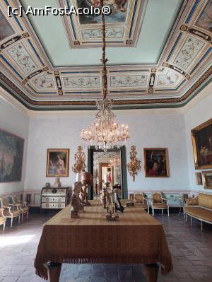 P11 [OCT-2022] Sala de biliard, masa acoperită, piesă originală. În stânga-față, tabloul cu portretul Lady-ei Emma Hamilton, soția ambasadorului britanic la Napoli. Pictură realizată de G. De Simone.