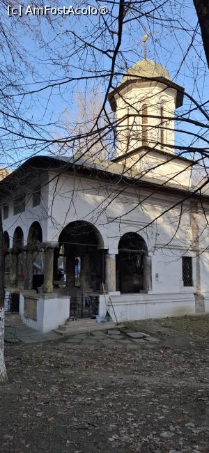 [P14] București - Aproape de Casa de Târgoveț, Biserica „Sf. Dumitru” - Slobozia Domnească. » foto by iulianic
 - 
<span class="allrVoted glyphicon glyphicon-heart hidden" id="av1471587"></span>
<a class="m-l-10 hidden" id="sv1471587" onclick="voting_Foto_DelVot(,1471587,3511)" role="button">șterge vot <span class="glyphicon glyphicon-remove"></span></a>
<a id="v91471587" class=" c-red"  onclick="voting_Foto_SetVot(1471587)" role="button"><span class="glyphicon glyphicon-heart-empty"></span> <b>LIKE</b> = Votează poza</a> <img class="hidden"  id="f1471587W9" src="/imagini/loader.gif" border="0" /><span class="AjErrMes hidden" id="e1471587ErM"></span>