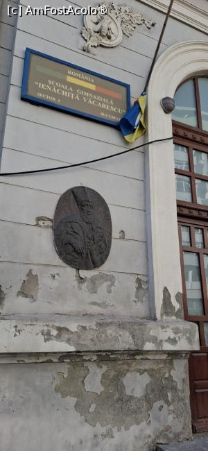 [P17] București - Aproape de Casa de Târgoveț, Școala Gimnazială „Ienăchiță Văcărescu”. » foto by iulianic
 - 
<span class="allrVoted glyphicon glyphicon-heart hidden" id="av1471590"></span>
<a class="m-l-10 hidden" id="sv1471590" onclick="voting_Foto_DelVot(,1471590,3511)" role="button">șterge vot <span class="glyphicon glyphicon-remove"></span></a>
<a id="v91471590" class=" c-red"  onclick="voting_Foto_SetVot(1471590)" role="button"><span class="glyphicon glyphicon-heart-empty"></span> <b>LIKE</b> = Votează poza</a> <img class="hidden"  id="f1471590W9" src="/imagini/loader.gif" border="0" /><span class="AjErrMes hidden" id="e1471590ErM"></span>