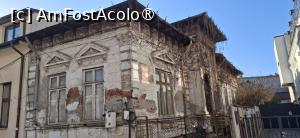 [P20] București - Casă veche în Calea Șerban Vodă. » foto by iulianic
 - 
<span class="allrVoted glyphicon glyphicon-heart hidden" id="av1471593"></span>
<a class="m-l-10 hidden" id="sv1471593" onclick="voting_Foto_DelVot(,1471593,3511)" role="button">șterge vot <span class="glyphicon glyphicon-remove"></span></a>
<a id="v91471593" class=" c-red"  onclick="voting_Foto_SetVot(1471593)" role="button"><span class="glyphicon glyphicon-heart-empty"></span> <b>LIKE</b> = Votează poza</a> <img class="hidden"  id="f1471593W9" src="/imagini/loader.gif" border="0" /><span class="AjErrMes hidden" id="e1471593ErM"></span>
