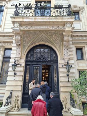 [P06] București, Palatul Ghica Victoria, intrarea păzită de doi lei » foto by mprofeanu
 - 
<span class="allrVoted glyphicon glyphicon-heart hidden" id="av1549519"></span>
<a class="m-l-10 hidden" id="sv1549519" onclick="voting_Foto_DelVot(,1549519,3511)" role="button">șterge vot <span class="glyphicon glyphicon-remove"></span></a>
<a id="v91549519" class=" c-red"  onclick="voting_Foto_SetVot(1549519)" role="button"><span class="glyphicon glyphicon-heart-empty"></span> <b>LIKE</b> = Votează poza</a> <img class="hidden"  id="f1549519W9" src="/imagini/loader.gif" border="0" /><span class="AjErrMes hidden" id="e1549519ErM"></span>