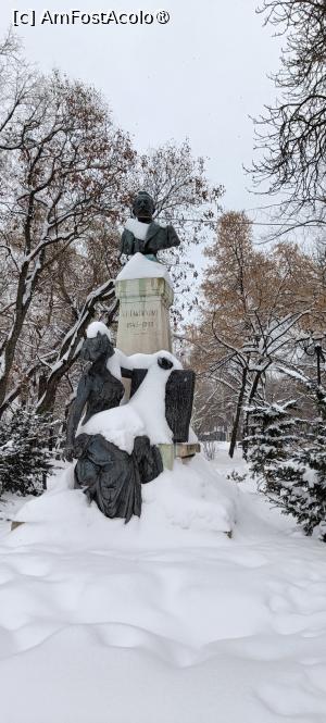 [P17] Monumentul lui George C. Cantacuzino - intrare în parcul Grădina Icoanei. » foto by tata123 🔱
 - 
<span class="allrVoted glyphicon glyphicon-heart hidden" id="av1474228"></span>
<a class="m-l-10 hidden" id="sv1474228" onclick="voting_Foto_DelVot(,1474228,3511)" role="button">șterge vot <span class="glyphicon glyphicon-remove"></span></a>
<a id="v91474228" class=" c-red"  onclick="voting_Foto_SetVot(1474228)" role="button"><span class="glyphicon glyphicon-heart-empty"></span> <b>LIKE</b> = Votează poza</a> <img class="hidden"  id="f1474228W9" src="/imagini/loader.gif" border="0" /><span class="AjErrMes hidden" id="e1474228ErM"></span>