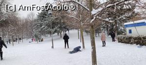 [P26] Derdeluș în parcul Drumul Taberei. » foto by tata123 🔱
 - 
<span class="allrVoted glyphicon glyphicon-heart hidden" id="av1474237"></span>
<a class="m-l-10 hidden" id="sv1474237" onclick="voting_Foto_DelVot(,1474237,3511)" role="button">șterge vot <span class="glyphicon glyphicon-remove"></span></a>
<a id="v91474237" class=" c-red"  onclick="voting_Foto_SetVot(1474237)" role="button"><span class="glyphicon glyphicon-heart-empty"></span> <b>LIKE</b> = Votează poza</a> <img class="hidden"  id="f1474237W9" src="/imagini/loader.gif" border="0" /><span class="AjErrMes hidden" id="e1474237ErM"></span>