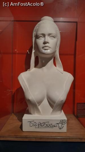 [P17] muzeul Jandarmeriei Nationala, statuia cu chipul BB postura Marianne » foto by Yolanda
 - 
<span class="allrVoted glyphicon glyphicon-heart hidden" id="av1502832"></span>
<a class="m-l-10 hidden" id="sv1502832" onclick="voting_Foto_DelVot(,1502832,3521)" role="button">șterge vot <span class="glyphicon glyphicon-remove"></span></a>
<a id="v91502832" class=" c-red"  onclick="voting_Foto_SetVot(1502832)" role="button"><span class="glyphicon glyphicon-heart-empty"></span> <b>LIKE</b> = Votează poza</a> <img class="hidden"  id="f1502832W9" src="/imagini/loader.gif" border="0" /><span class="AjErrMes hidden" id="e1502832ErM"></span>