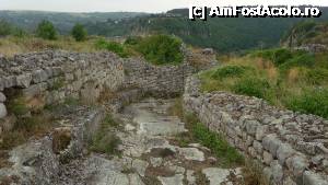 [P109] Cetatea medievală Cerven - drumul spre poarta de vest a cetăţii, cea prin care se iese la terminarea vizitei. Pietrele 'pardoselei' sunt cele originale, tocite de paşii cavalerilor, domniţelor, negustorilor şi sfinţilor părinţi care-au trecut pe acolo » foto by Dragoș_MD
 - 
<span class="allrVoted glyphicon glyphicon-heart hidden" id="av351616"></span>
<a class="m-l-10 hidden" id="sv351616" onclick="voting_Foto_DelVot(,351616,3525)" role="button">șterge vot <span class="glyphicon glyphicon-remove"></span></a>
<a id="v9351616" class=" c-red"  onclick="voting_Foto_SetVot(351616)" role="button"><span class="glyphicon glyphicon-heart-empty"></span> <b>LIKE</b> = Votează poza</a> <img class="hidden"  id="f351616W9" src="/imagini/loader.gif" border="0" /><span class="AjErrMes hidden" id="e351616ErM"></span>