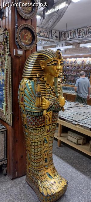 [P33] Sarcofag la vânzare în magazinul Gold&Jeelery Oriental Gifts din cartierul creștin-copt din Old Cairo. » foto by ovidiuyepi
 - 
<span class="allrVoted glyphicon glyphicon-heart hidden" id="av1365388"></span>
<a class="m-l-10 hidden" id="sv1365388" onclick="voting_Foto_DelVot(,1365388,3529)" role="button">șterge vot <span class="glyphicon glyphicon-remove"></span></a>
<a id="v91365388" class=" c-red"  onclick="voting_Foto_SetVot(1365388)" role="button"><span class="glyphicon glyphicon-heart-empty"></span> <b>LIKE</b> = Votează poza</a> <img class="hidden"  id="f1365388W9" src="/imagini/loader.gif" border="0" /><span class="AjErrMes hidden" id="e1365388ErM"></span>