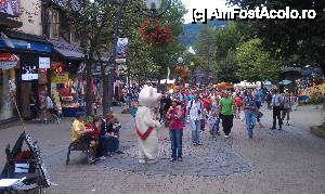 [P08] Altă imagine de pe strada Krupowki din Zakopane, Polonia.  » foto by traian.leuca †
 - 
<span class="allrVoted glyphicon glyphicon-heart hidden" id="av488651"></span>
<a class="m-l-10 hidden" id="sv488651" onclick="voting_Foto_DelVot(,488651,3535)" role="button">șterge vot <span class="glyphicon glyphicon-remove"></span></a>
<a id="v9488651" class=" c-red"  onclick="voting_Foto_SetVot(488651)" role="button"><span class="glyphicon glyphicon-heart-empty"></span> <b>LIKE</b> = Votează poza</a> <img class="hidden"  id="f488651W9" src="/imagini/loader.gif" border="0" /><span class="AjErrMes hidden" id="e488651ErM"></span>