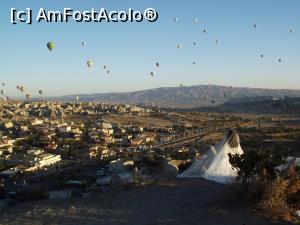 [P21] Mireasă admirând baloanele de la Sunset Point Göreme » foto by irinad
 - 
<span class="allrVoted glyphicon glyphicon-heart hidden" id="av916888"></span>
<a class="m-l-10 hidden" id="sv916888" onclick="voting_Foto_DelVot(,916888,3573)" role="button">șterge vot <span class="glyphicon glyphicon-remove"></span></a>
<a id="v9916888" class=" c-red"  onclick="voting_Foto_SetVot(916888)" role="button"><span class="glyphicon glyphicon-heart-empty"></span> <b>LIKE</b> = Votează poza</a> <img class="hidden"  id="f916888W9" src="/imagini/loader.gif" border="0" /><span class="AjErrMes hidden" id="e916888ErM"></span>