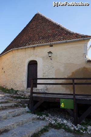 [P101] Panou de informare pe care scrie Turnul Triunghiular. Acesta este dispus undeva în dreapta, la distanță de placa de informare care duce oarecum în eroare.  » foto by Utube
 - 
<span class="allrVoted glyphicon glyphicon-heart hidden" id="av395152"></span>
<a class="m-l-10 hidden" id="sv395152" onclick="voting_Foto_DelVot(,395152,3588)" role="button">șterge vot <span class="glyphicon glyphicon-remove"></span></a>
<a id="v9395152" class=" c-red"  onclick="voting_Foto_SetVot(395152)" role="button"><span class="glyphicon glyphicon-heart-empty"></span> <b>LIKE</b> = Votează poza</a> <img class="hidden"  id="f395152W9" src="/imagini/loader.gif" border="0" /><span class="AjErrMes hidden" id="e395152ErM"></span>