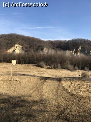 [P02] Piramidele din Valea Stancioiului langa Ramnicu Valcea - poiana pana in care se poate avansa cu masina » foto by Dan&Ema
 - 
<span class="allrVoted glyphicon glyphicon-heart hidden" id="av1161691"></span>
<a class="m-l-10 hidden" id="sv1161691" onclick="voting_Foto_DelVot(,1161691,3601)" role="button">șterge vot <span class="glyphicon glyphicon-remove"></span></a>
<a id="v91161691" class=" c-red"  onclick="voting_Foto_SetVot(1161691)" role="button"><span class="glyphicon glyphicon-heart-empty"></span> <b>LIKE</b> = Votează poza</a> <img class="hidden"  id="f1161691W9" src="/imagini/loader.gif" border="0" /><span class="AjErrMes hidden" id="e1161691ErM"></span>