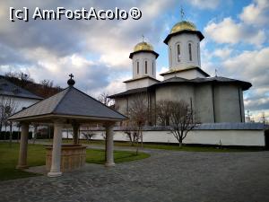 [P74] M&acirc;năstirea Dintr-un Lemn » foto by crismis
 - 
<span class="allrVoted glyphicon glyphicon-heart hidden" id="av1277859"></span>
<a class="m-l-10 hidden" id="sv1277859" onclick="voting_Foto_DelVot(,1277859,3601)" role="button">șterge vot <span class="glyphicon glyphicon-remove"></span></a>
<a id="v91277859" class=" c-red"  onclick="voting_Foto_SetVot(1277859)" role="button"><span class="glyphicon glyphicon-heart-empty"></span> <b>LIKE</b> = Votează poza</a> <img class="hidden"  id="f1277859W9" src="/imagini/loader.gif" border="0" /><span class="AjErrMes hidden" id="e1277859ErM"></span>