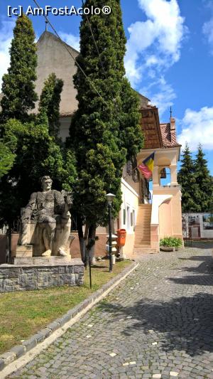 [P11] Muzeul Primei Școli Românești, Schei, Piața Unirii. Statuia lui Diaconu Coresi. » foto by maryka
 - 
<span class="allrVoted glyphicon glyphicon-heart hidden" id="av776578"></span>
<a class="m-l-10 hidden" id="sv776578" onclick="voting_Foto_DelVot(,776578,3615)" role="button">șterge vot <span class="glyphicon glyphicon-remove"></span></a>
<a id="v9776578" class=" c-red"  onclick="voting_Foto_SetVot(776578)" role="button"><span class="glyphicon glyphicon-heart-empty"></span> <b>LIKE</b> = Votează poza</a> <img class="hidden"  id="f776578W9" src="/imagini/loader.gif" border="0" /><span class="AjErrMes hidden" id="e776578ErM"></span>