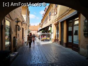 [P23] „Portalul” dintre Piața Sfatului și Piața George Enescu » foto by crismis
 - 
<span class="allrVoted glyphicon glyphicon-heart hidden" id="av1298745"></span>
<a class="m-l-10 hidden" id="sv1298745" onclick="voting_Foto_DelVot(,1298745,3615)" role="button">șterge vot <span class="glyphicon glyphicon-remove"></span></a>
<a id="v91298745" class=" c-red"  onclick="voting_Foto_SetVot(1298745)" role="button"><span class="glyphicon glyphicon-heart-empty"></span> <b>LIKE</b> = Votează poza</a> <img class="hidden"  id="f1298745W9" src="/imagini/loader.gif" border="0" /><span class="AjErrMes hidden" id="e1298745ErM"></span>