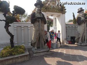 [P37] Poarta Marco Polo strajuita de doi paznici caucazieni-Wat Pho » foto by mprofeanu
 - 
<span class="allrVoted glyphicon glyphicon-heart hidden" id="av622141"></span>
<a class="m-l-10 hidden" id="sv622141" onclick="voting_Foto_DelVot(,622141,3625)" role="button">șterge vot <span class="glyphicon glyphicon-remove"></span></a>
<a id="v9622141" class=" c-red"  onclick="voting_Foto_SetVot(622141)" role="button"><span class="glyphicon glyphicon-heart-empty"></span> <b>LIKE</b> = Votează poza</a> <img class="hidden"  id="f622141W9" src="/imagini/loader.gif" border="0" /><span class="AjErrMes hidden" id="e622141ErM"></span>