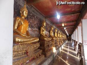 [P59] Wat Suthat galeria cu Buddha ce inconjoara marele viharn » foto by mprofeanu
 - 
<span class="allrVoted glyphicon glyphicon-heart hidden" id="av622168"></span>
<a class="m-l-10 hidden" id="sv622168" onclick="voting_Foto_DelVot(,622168,3625)" role="button">șterge vot <span class="glyphicon glyphicon-remove"></span></a>
<a id="v9622168" class=" c-red"  onclick="voting_Foto_SetVot(622168)" role="button"><span class="glyphicon glyphicon-heart-empty"></span> <b>LIKE</b> = Votează poza</a> <img class="hidden"  id="f622168W9" src="/imagini/loader.gif" border="0" /><span class="AjErrMes hidden" id="e622168ErM"></span>