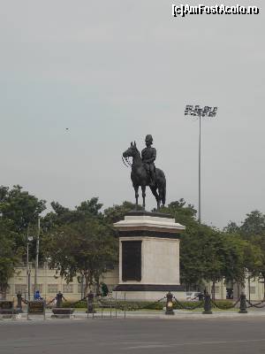 [P10] Bangkok, Statuia lui Rama V Chulalongkorn in Piata Regala din parcul Dusit » foto by mprofeanu
 - 
<span class="allrVoted glyphicon glyphicon-heart hidden" id="av625819"></span>
<a class="m-l-10 hidden" id="sv625819" onclick="voting_Foto_DelVot(,625819,3625)" role="button">șterge vot <span class="glyphicon glyphicon-remove"></span></a>
<a id="v9625819" class=" c-red"  onclick="voting_Foto_SetVot(625819)" role="button"><span class="glyphicon glyphicon-heart-empty"></span> <b>LIKE</b> = Votează poza</a> <img class="hidden"  id="f625819W9" src="/imagini/loader.gif" border="0" /><span class="AjErrMes hidden" id="e625819ErM"></span>